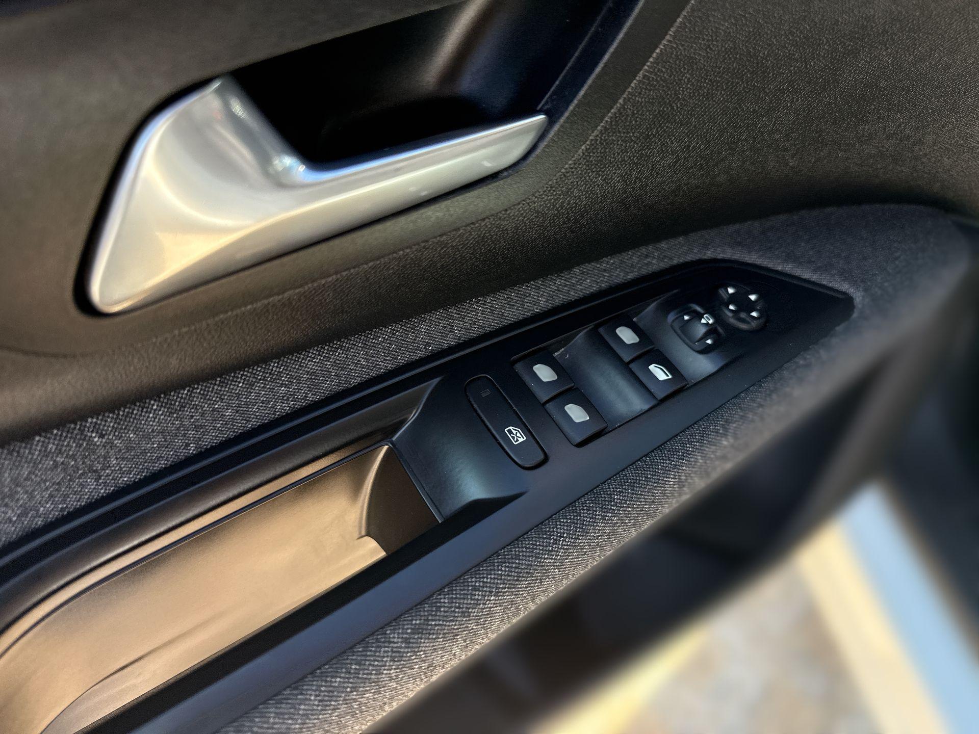 בקרת שליטה בדלת נהג