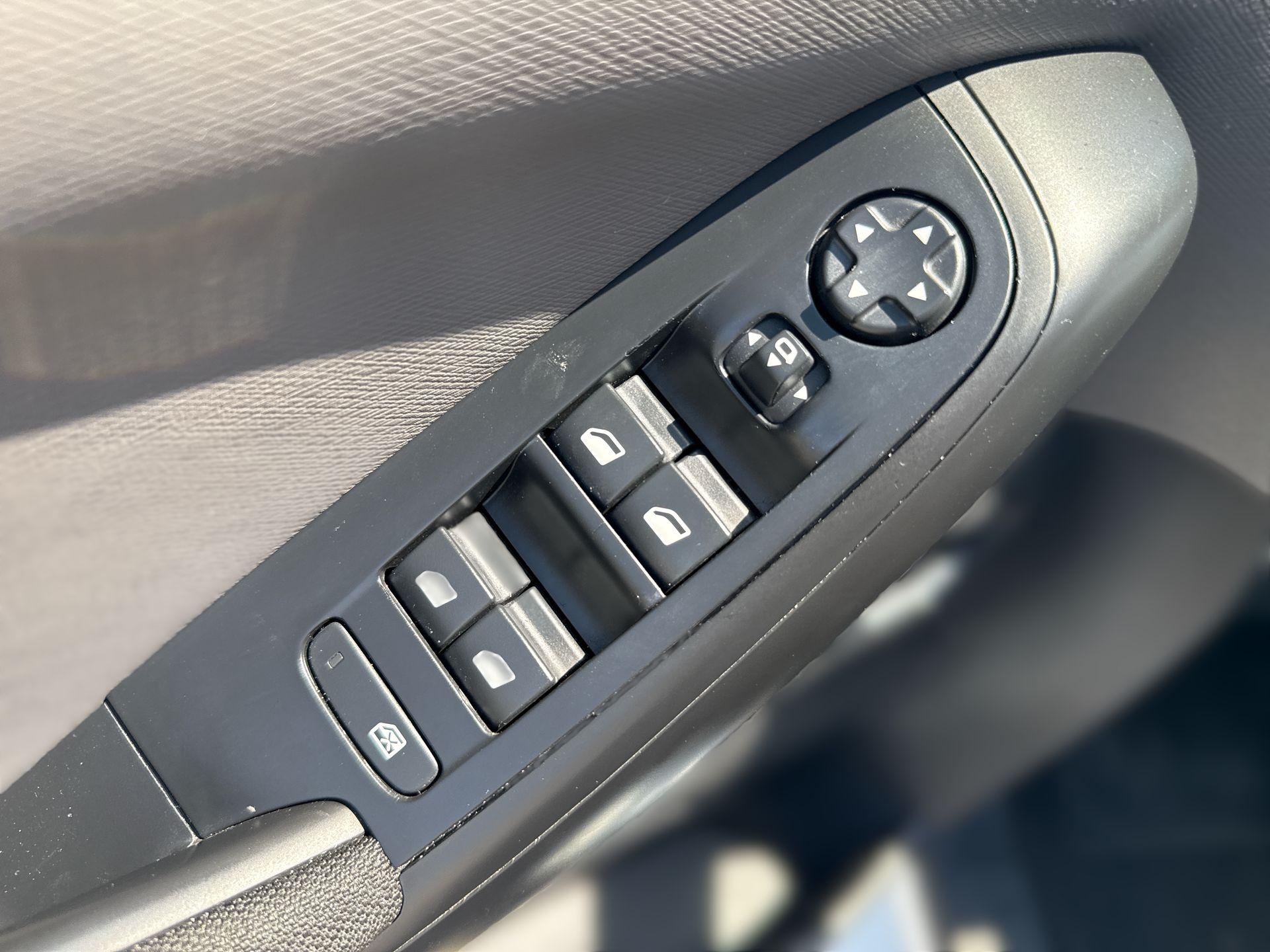 בקרת שליטה בדלת נהג