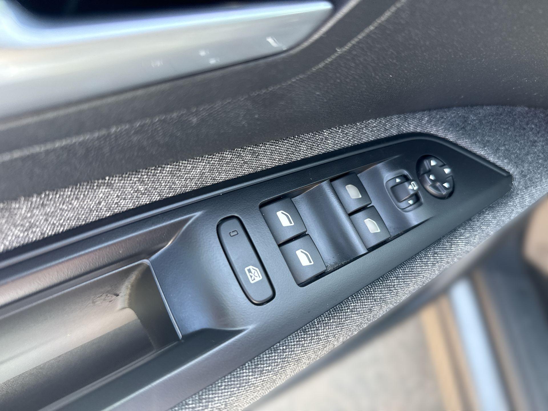 בקרת שליטה בדלת נהג