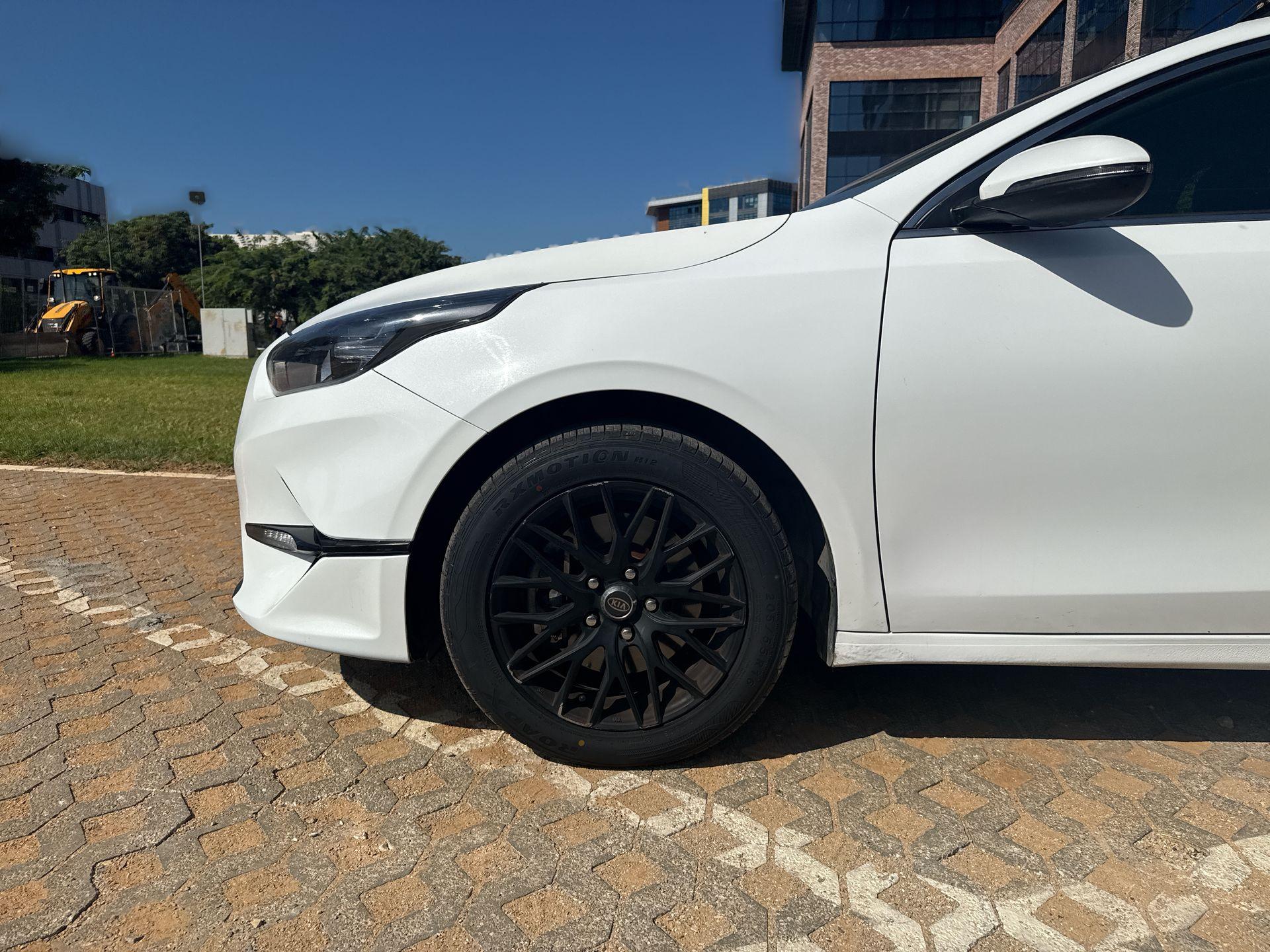 צילום צד גלגל מראה