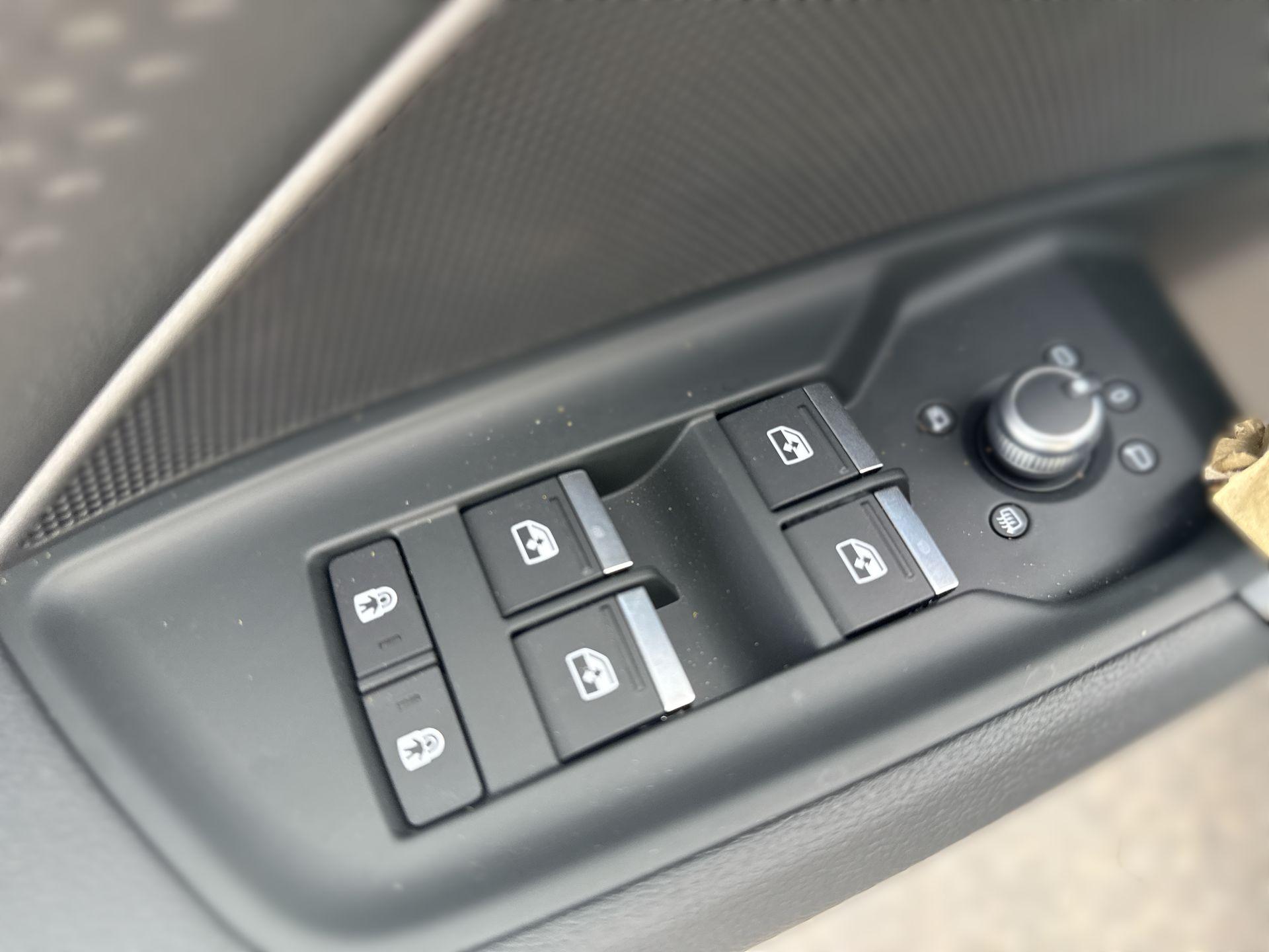 בקרת שליטה בדלת נהג