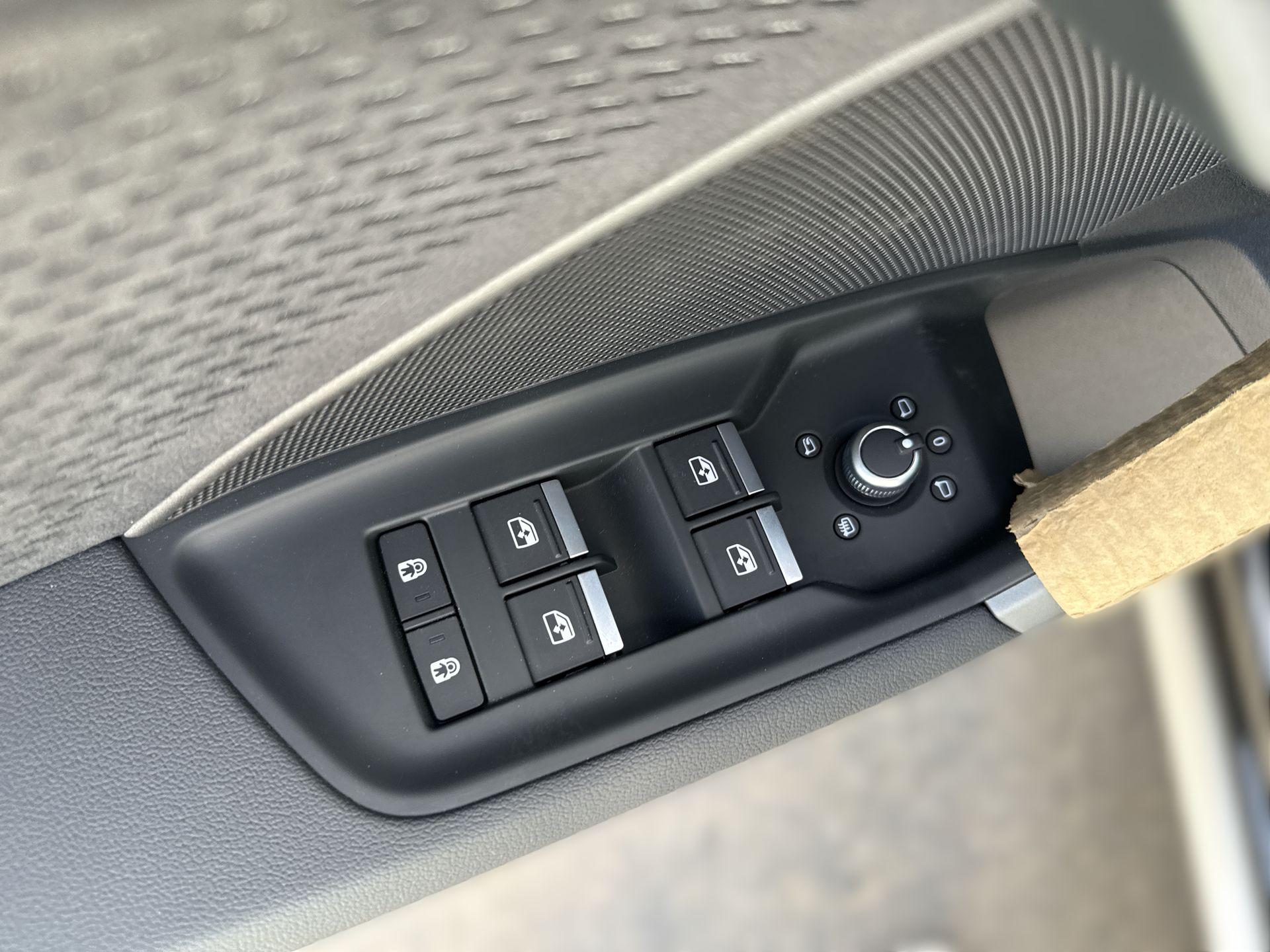 בקרת שליטה בדלת נהג