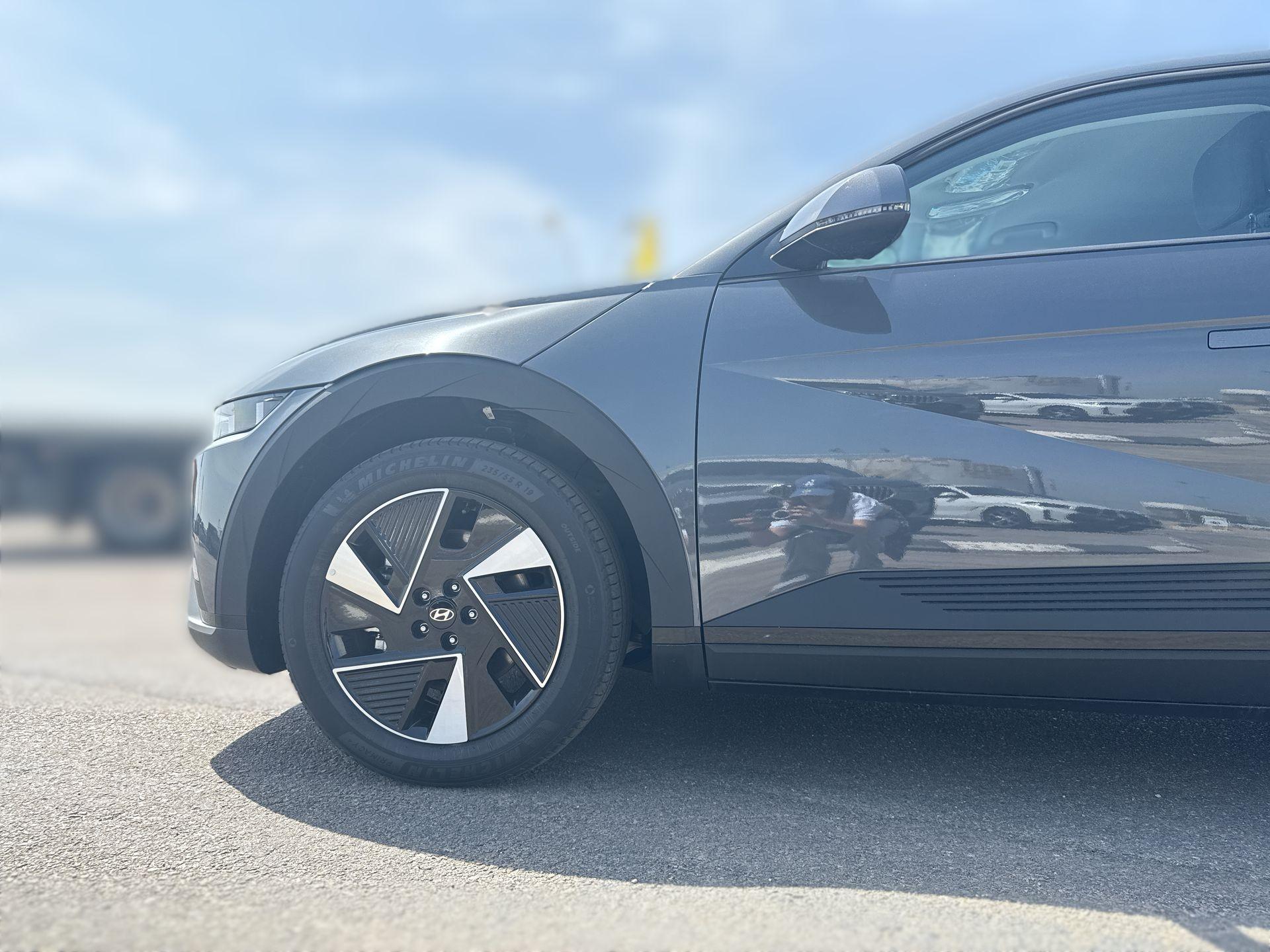 צילום צד גלגל מראה