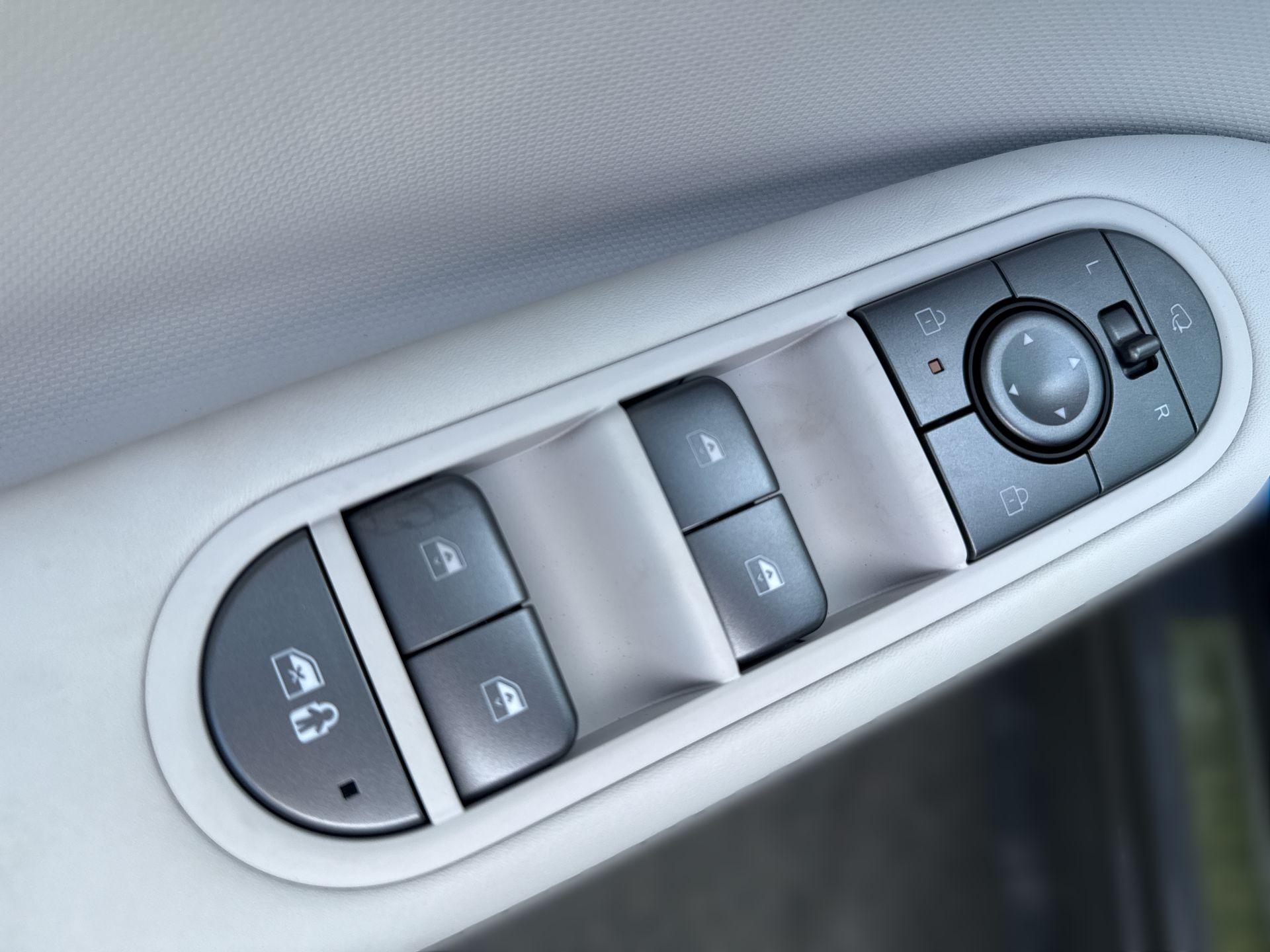 בקרת שליטה בדלת נהג