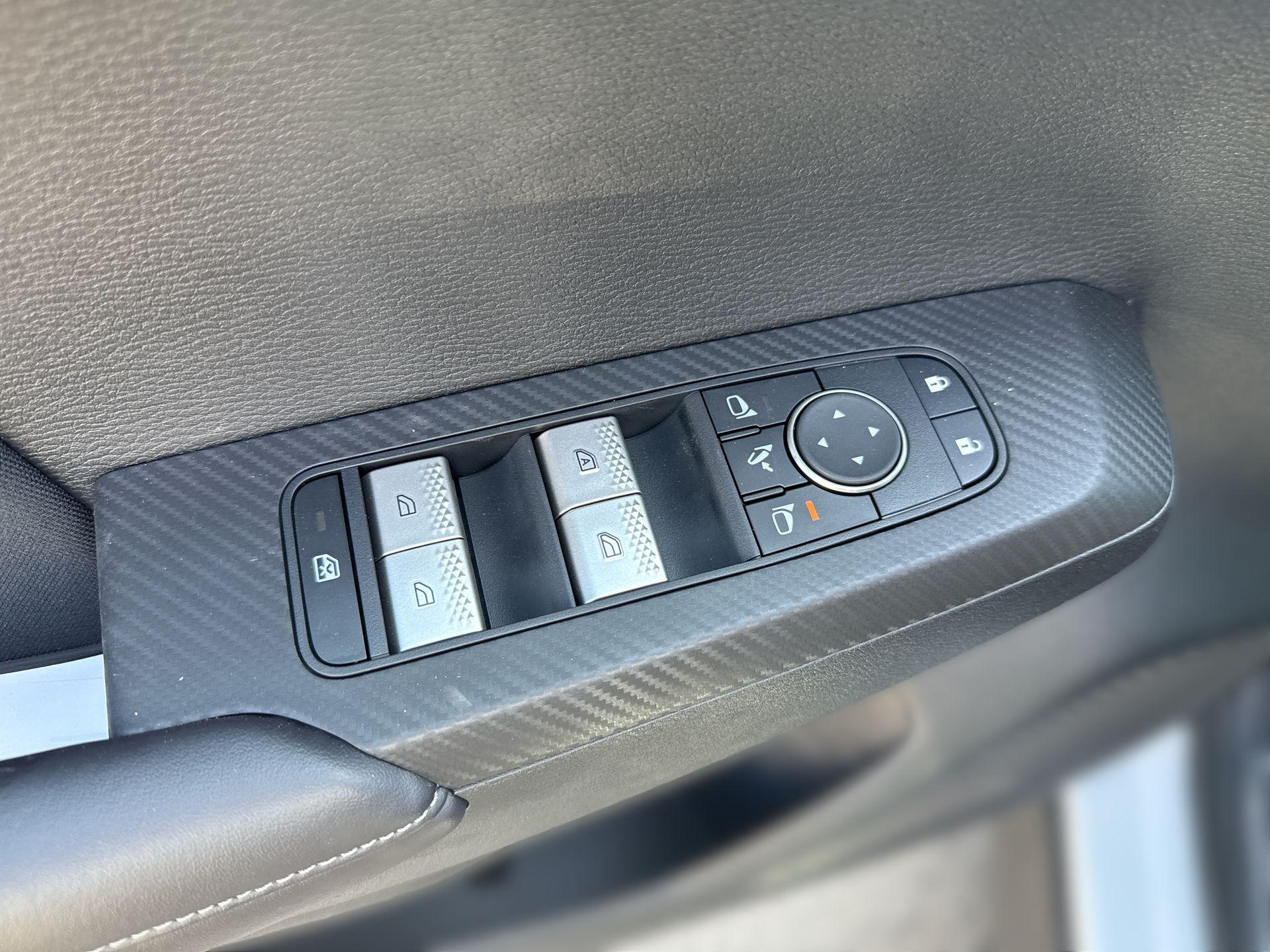 בקרת שליטה בדלת נהג