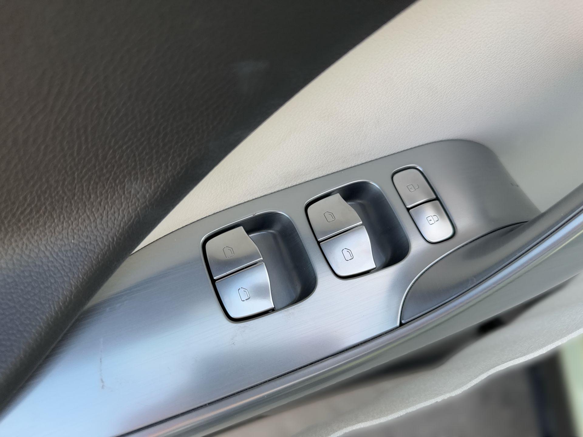 בקרת שליטה בדלת נהג