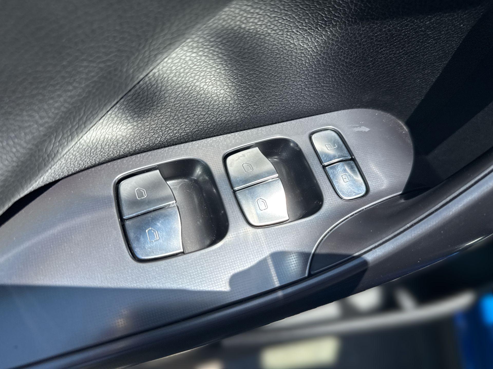 בקרת שליטה בדלת נהג