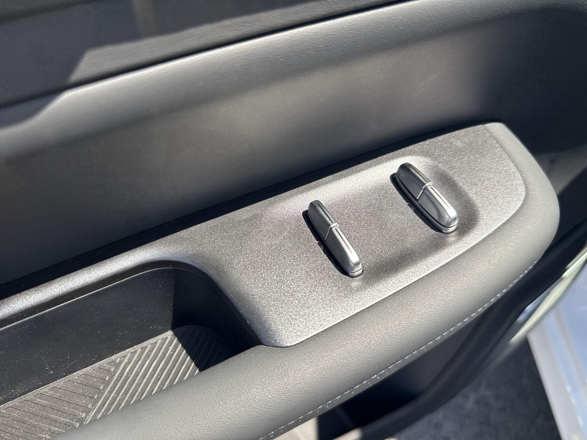 בקרת שליטה בדלת נהג